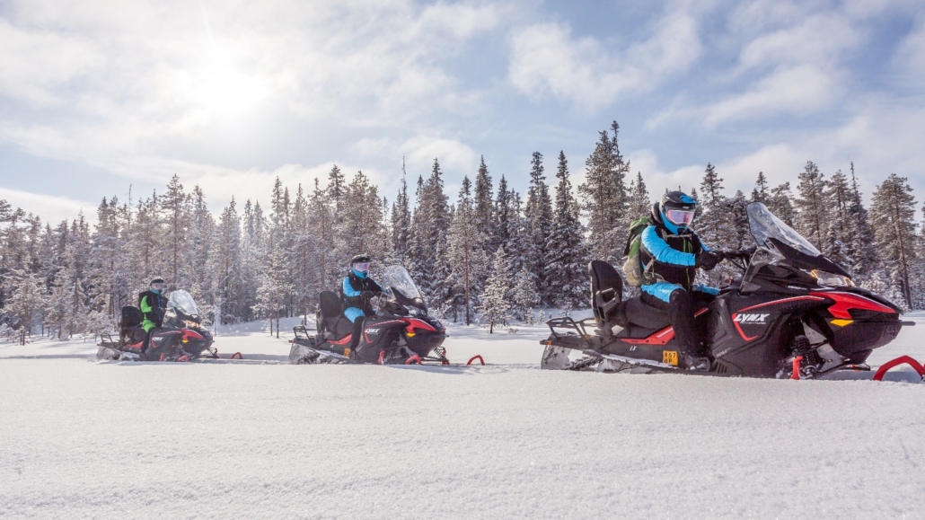 Laponia Finlandesa, auroras y naturaleza, snowmobile