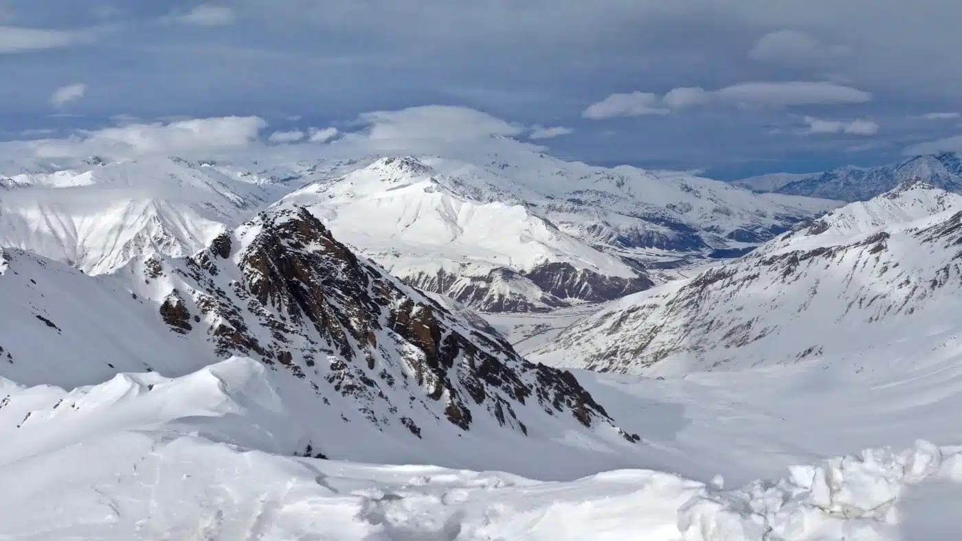 Endless powder fields in the Bakhmaro mountains with B4Experience.