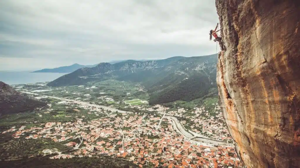 Scales a stunning overhang above Leonidio with Daila Ojeda - B4Experience.