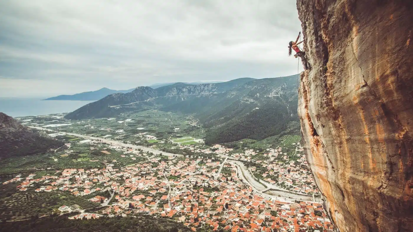 Scales a stunning overhang above Leonidio with Daila Ojeda - B4Experience.