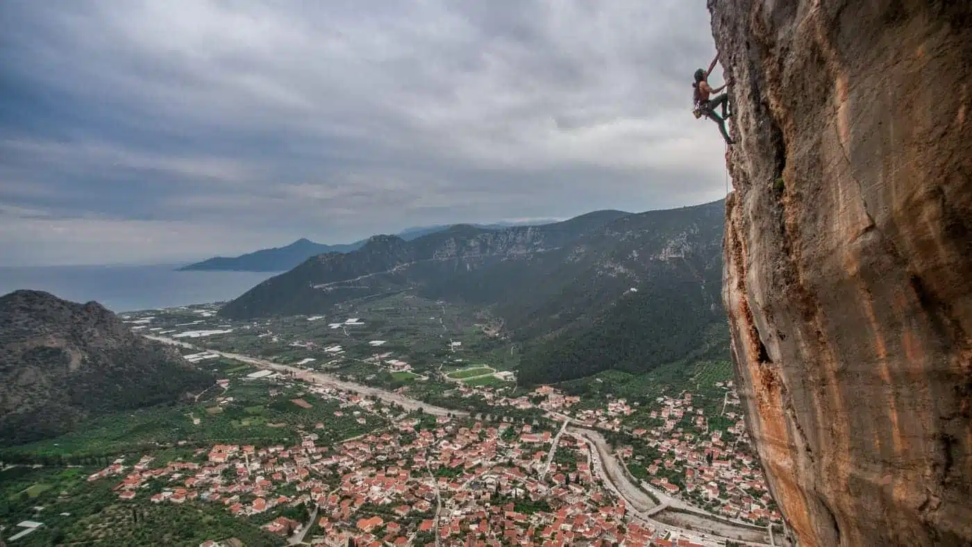 Rock climbing in Leonidio with Daila Ojeda - B4Experience.
