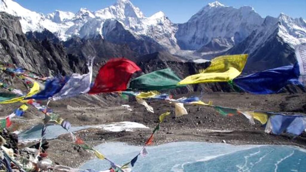 Gokyo lake Kumbu valley Everests trek Nepal trip B4Experience