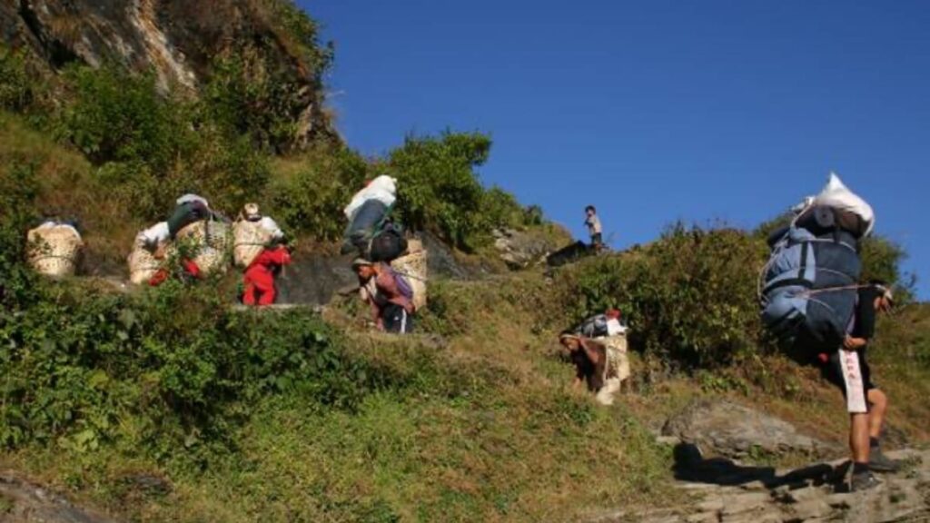 annapurna porters working hard trekking trips B4Experience