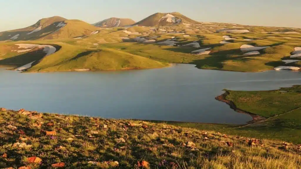 Lake in Armenia with B4Experience
