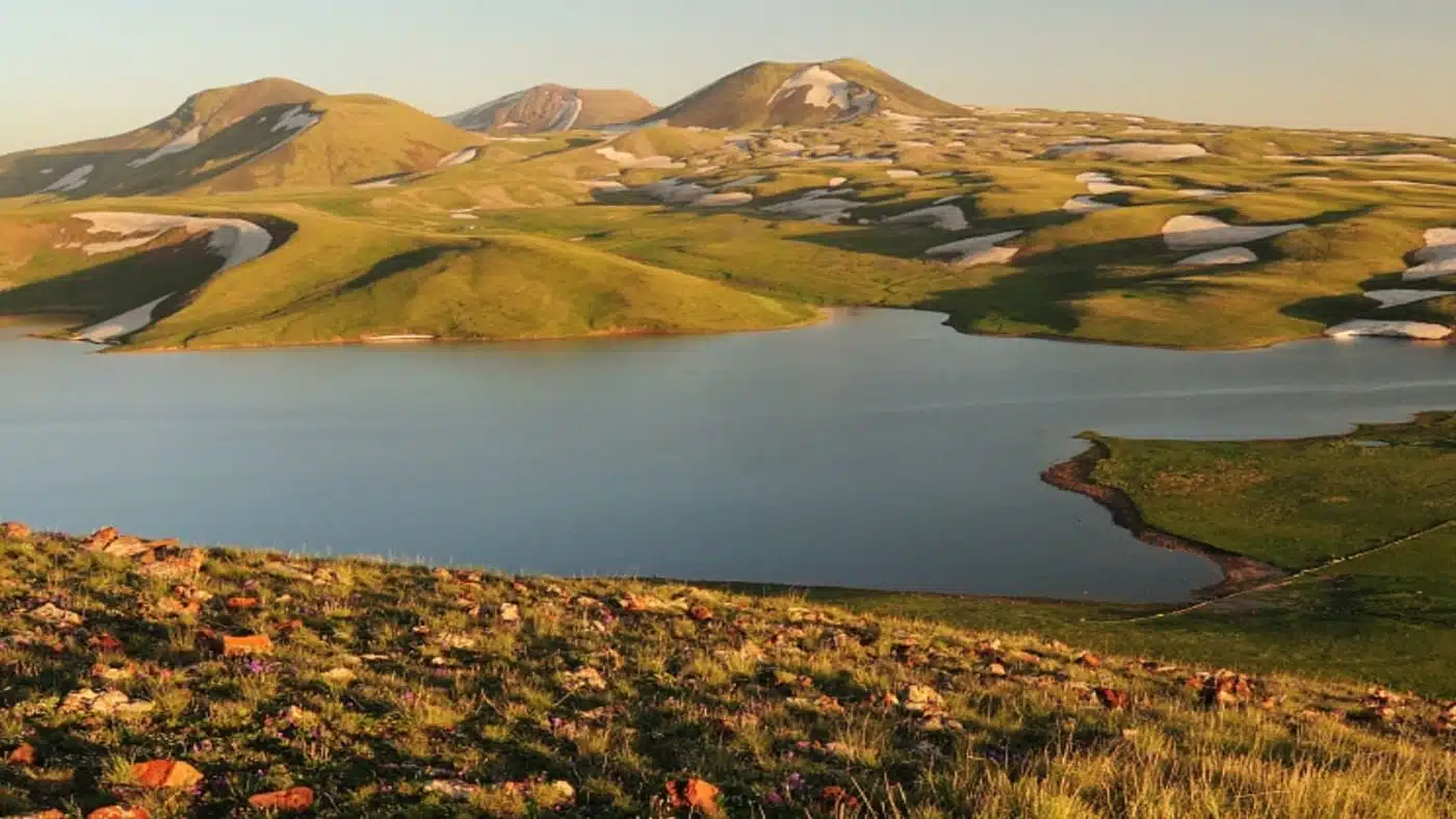 Lake in Armenia with B4Experience