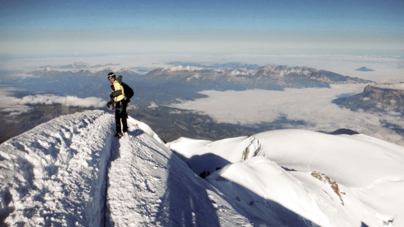 Walking the sharp ridge to Mont Blanc's summit with B4Experience