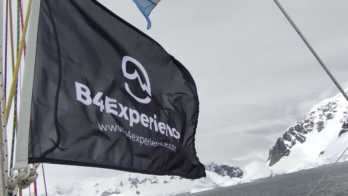 Sailing through Antarctic waters with B4Experience