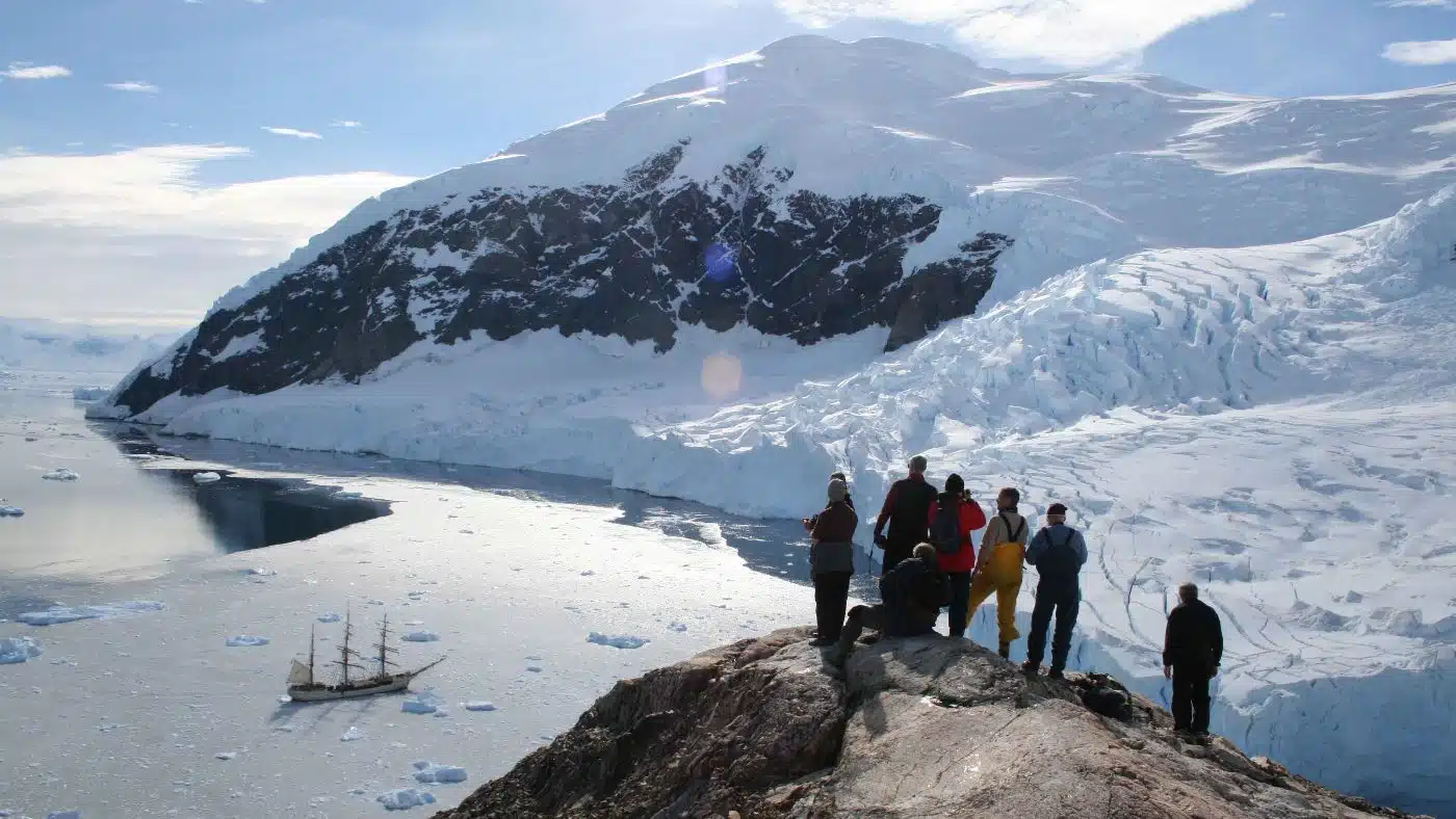 Exploring Antarctica's icy wilderness by sailboat with B4Experience