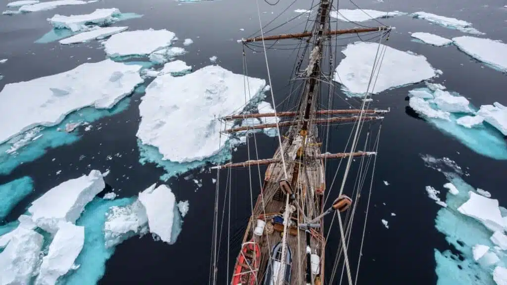 Sailing through a frozen maze of Antarctic icebergs with B4Experience