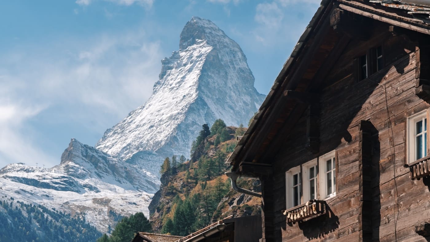 Matterhorn in Zermatt with a traditional wooden house in the foreground with B4Experience