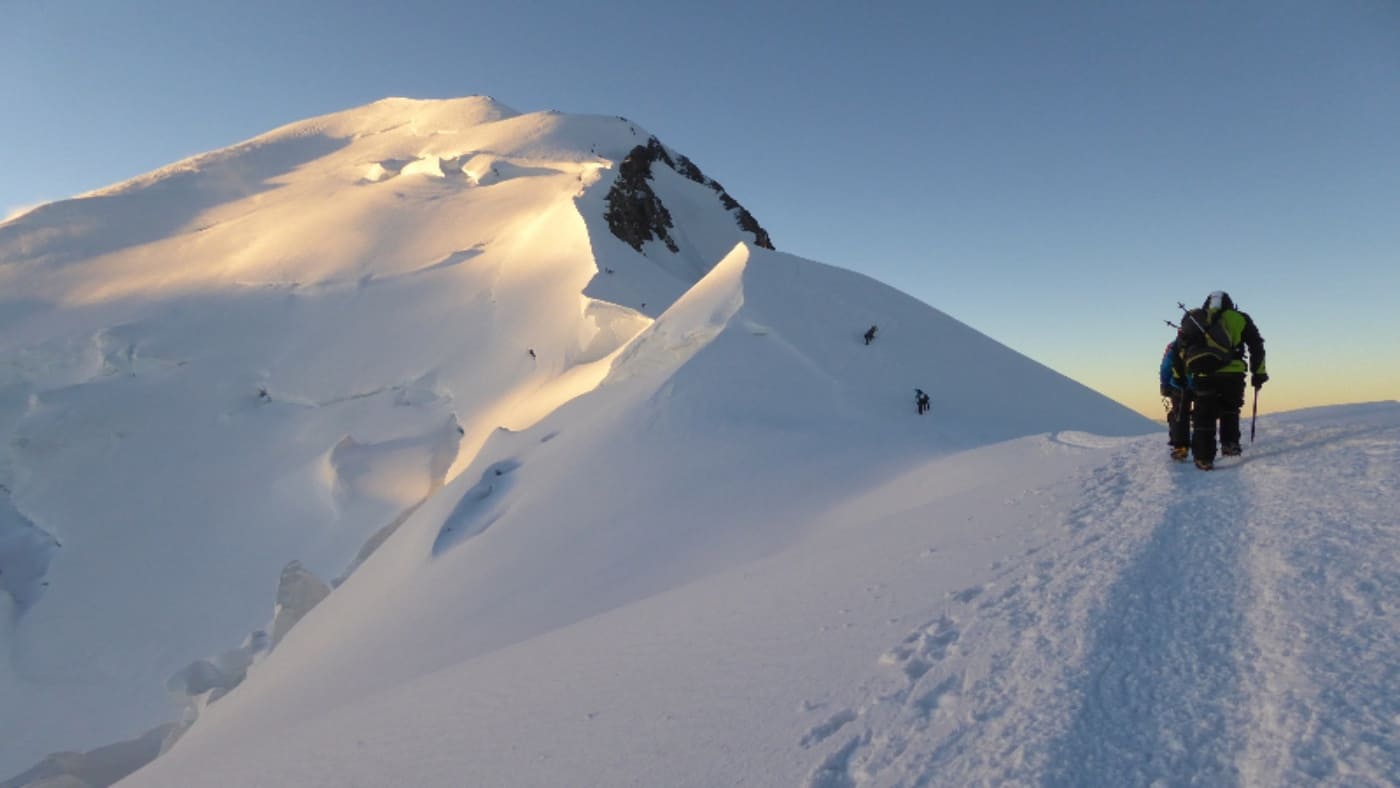 Ascending Mont Blanc under the golden sunrise with B4Experience