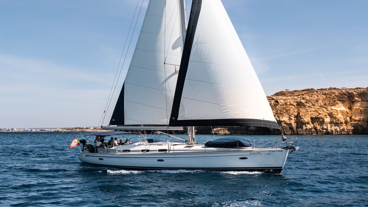 Sailing adventure in Mallorca with stunning coastal cliffs with B4Experience