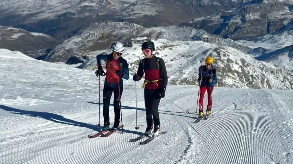 Skiers standing on a snowy slope with Pablo Ral - B4Experience