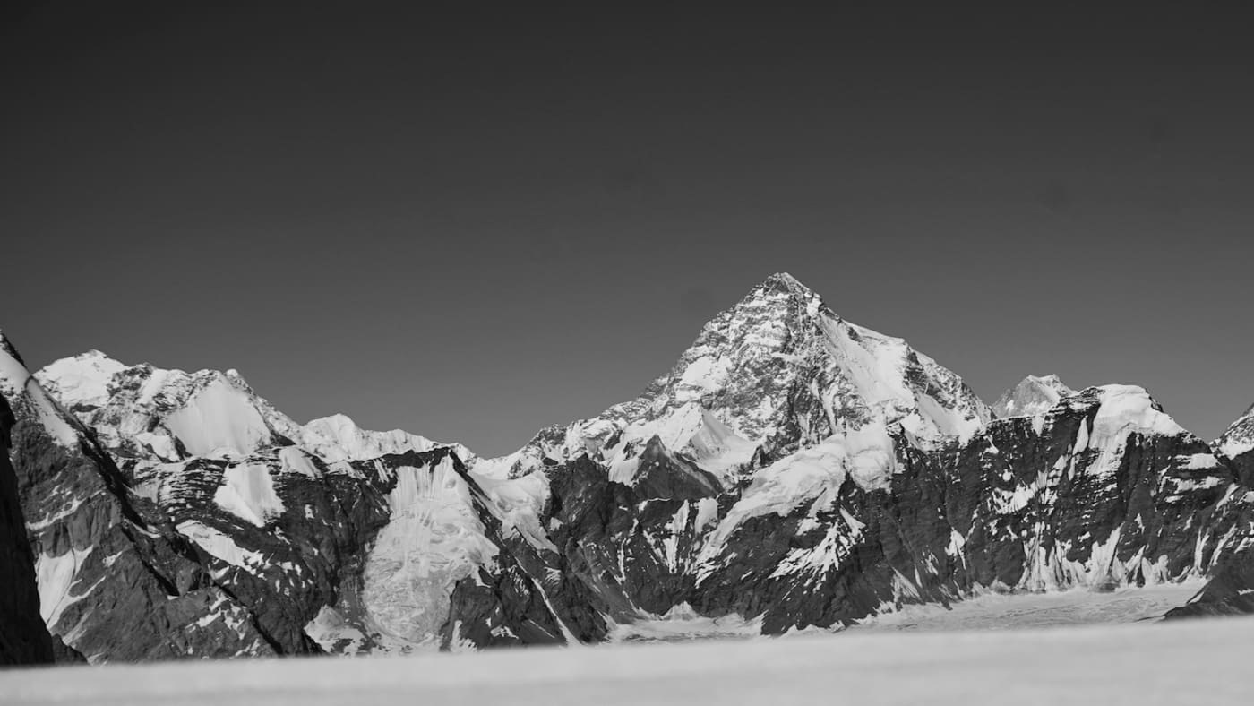 A breathtaking black-and-white view of the snow-covered mountains in LakeMarch2023-50